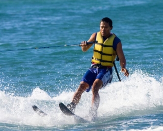 Faire du ski nautique lors d un Teambuilding.jpg